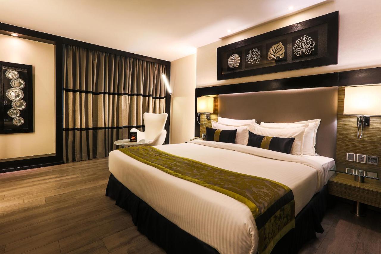 The Empresa Hotel Mumbai Exteriör bild