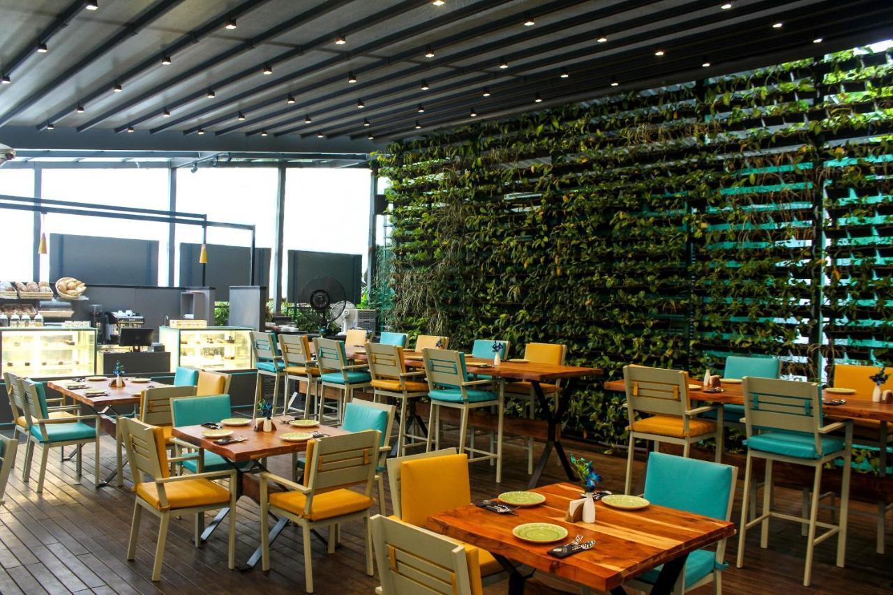The Empresa Hotel Mumbai Exteriör bild